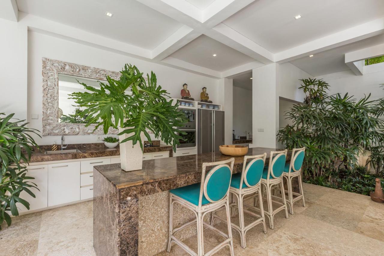 Villa Lansel, Modern 3 bedrooms villa, 14m pool, 700m from beach Seminyak Buitenkant foto